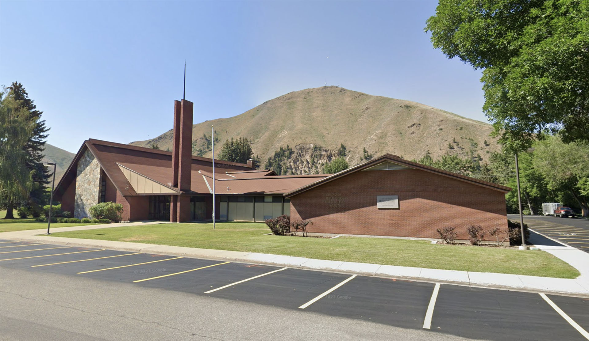 Photo of a Latter-day Saint chapel in Hailey, Idaho. Image via valleychamber.org